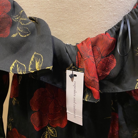 Cupcakes & Cashmere Rose Floral Halter Dress - Picture 4 of 14